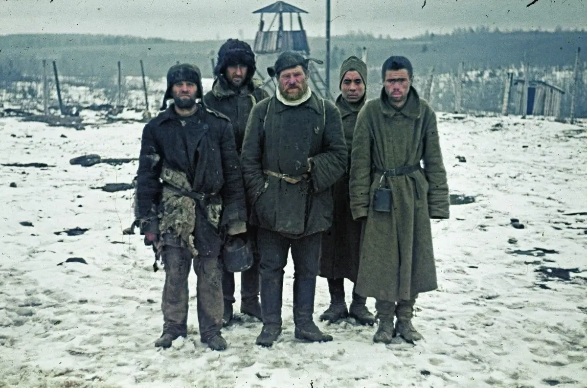 1941. Советские военнопленные в лагере под Гжатском.