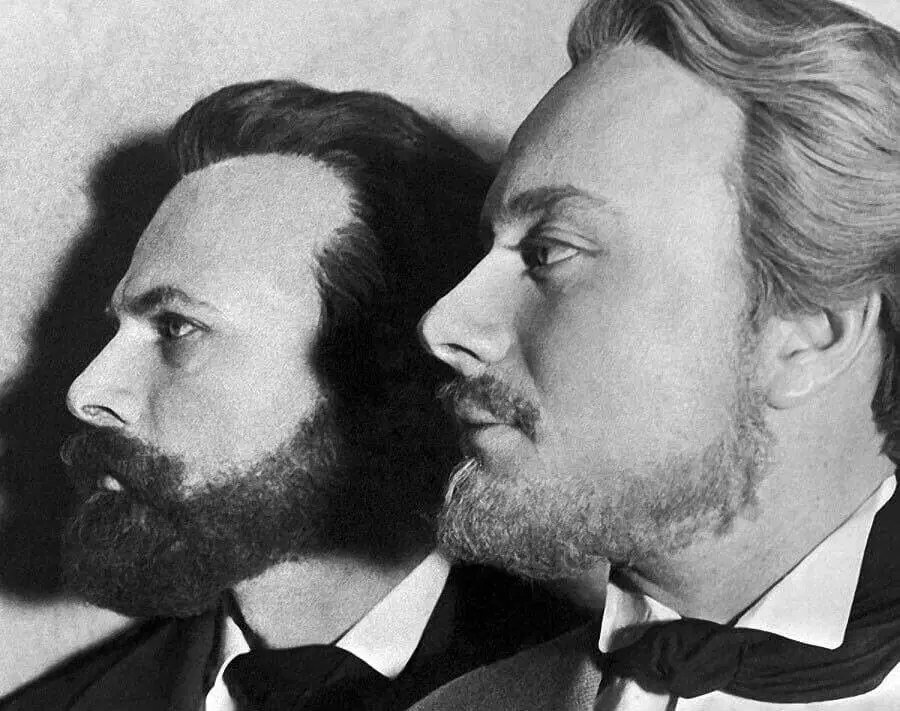 Игорь Кваша и Андрей Миронов в роли вождей мирового пролетариата Карла Маркса и Фридриха Энгельса в фильме Григория Рошаля «Год, как жизнь». СССР, 196