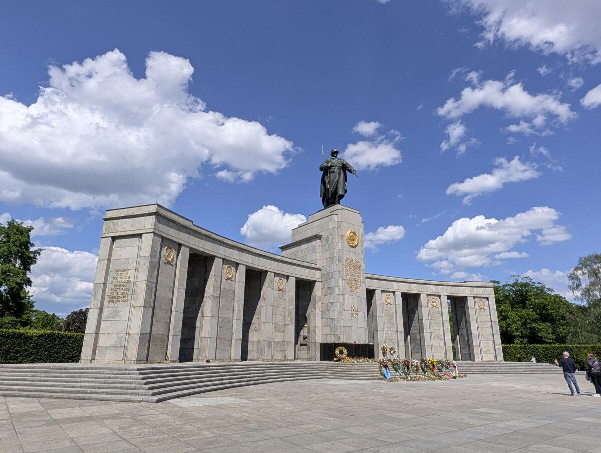 Памятник нашим войнам.