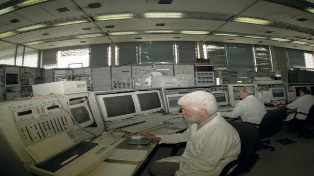 Панель управления ускорителем частиц U-70 в Институте физики высоких энергий в Протвино.