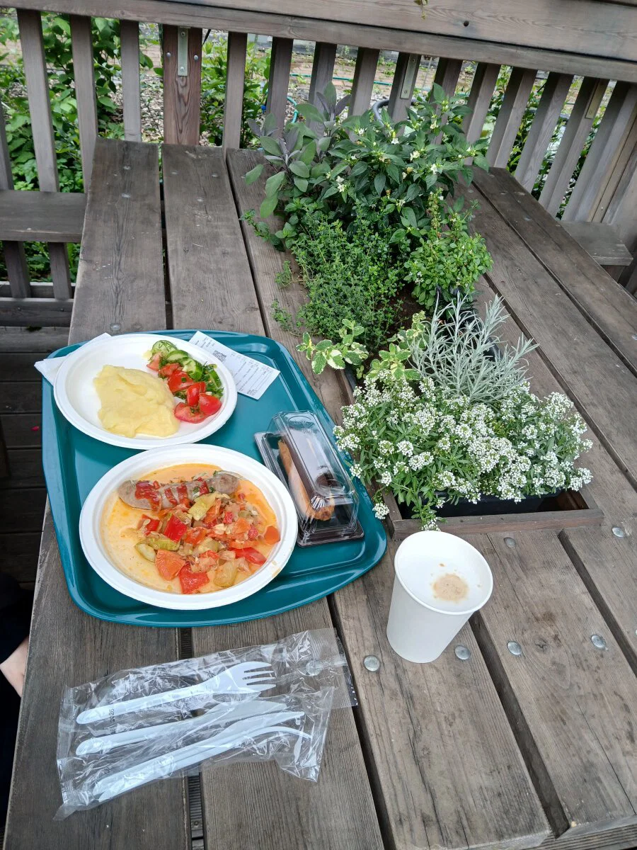 Еда в кафе оказалась неожиданно вкусной