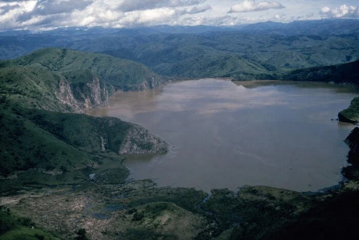 Вид на озеро Ньос в 1986 году / © Jack Lockwood, USGS