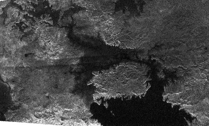 Радиолокационное изображение северной части моря Кракена, полученное "Кассини" 22 февраля 2007 года / © NASA/JPL-Caltech/Space Science Institute