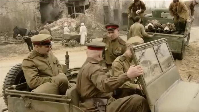 Сериал 2011 года "Отрыв". Первая серия. Как персонажа Смолякова отправили в лагерь, за то что он поругал советские дороги