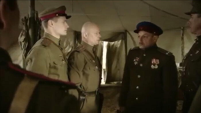 Сериал 2011 года "Отрыв". Первая серия. Как персонажа Смолякова отправили в лагерь, за то что он поругал советские дороги