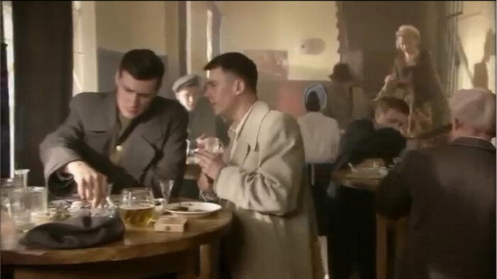Сериал 2011 года "Отрыв". Первая серия. Как персонажа Смолякова отправили в лагерь, за то что он поругал советские дороги