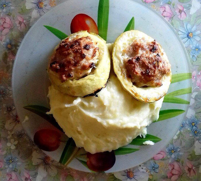 Кабачок фаршированный мясом