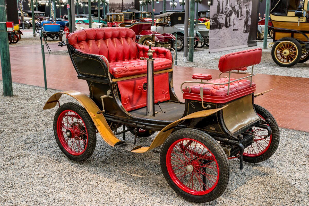 De Dion-Bouton Vis-à-vis Type E (1900) фото с сайта: https://upload.wikimedia.org/wikipedia/commons/9/92/De_Dion-Bouton_Vis_à_vis_Type_E_%281900%29_jm63754.jpg