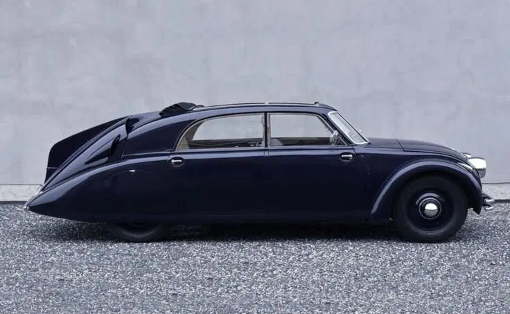 Tatra T77 (1934) Фото с сайта: https://i.pinimg.com/736x/5f/ca/55/5fca55caf9077b037dc1e435896dd00b.jpg