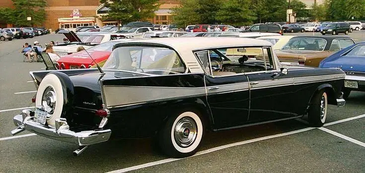AMC Ambassador (1958) Фото с сайта: https://i.pinimg.com/736x/2b/5e/83/2b5e83fc32da3e825914d7c150a9c5f9.jpg