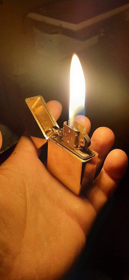зажигалась с первого чирка