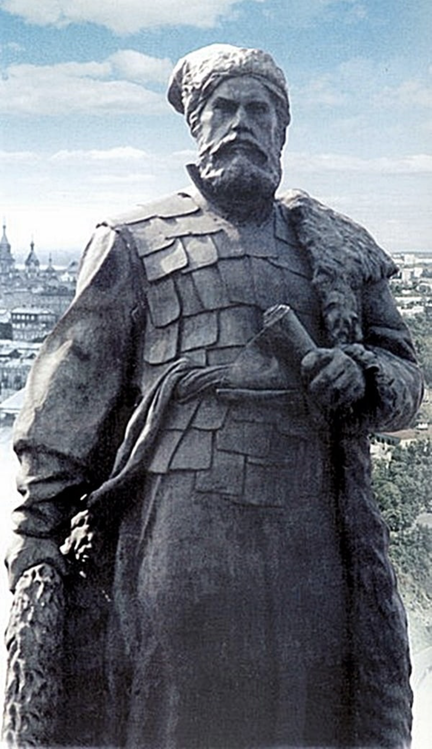 Каменный Хабаров на памятнике, но чуть ближе