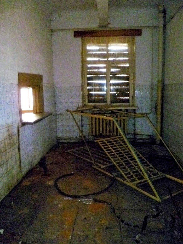 Заброшенная казарма на Чусовском тракте (апрель 2014 года)