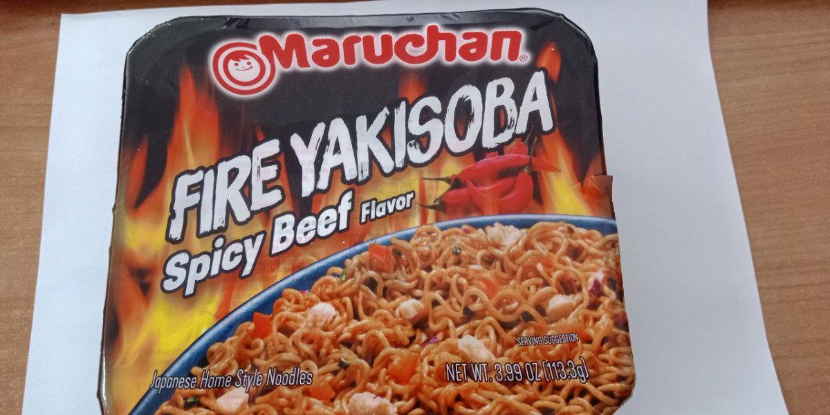 Обзор на американскую лапшу Maruchan Fire Yakisoba острая говядина со специями.
