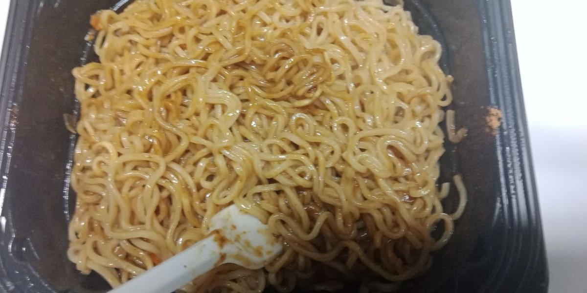 Обзор на американскую лапшу Maruchan Fire Yakisoba острая говядина со специями.