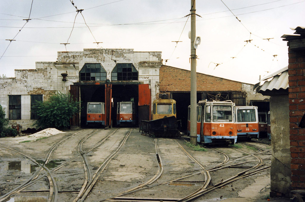 Шахты, Ростовская область. Система закрыта в декабре 2001. Фото: Ааре Оландер