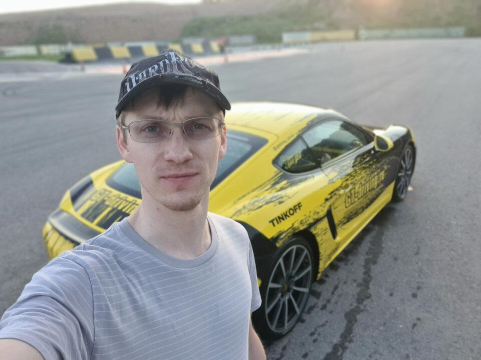 Пытаюсь улыбаться…
