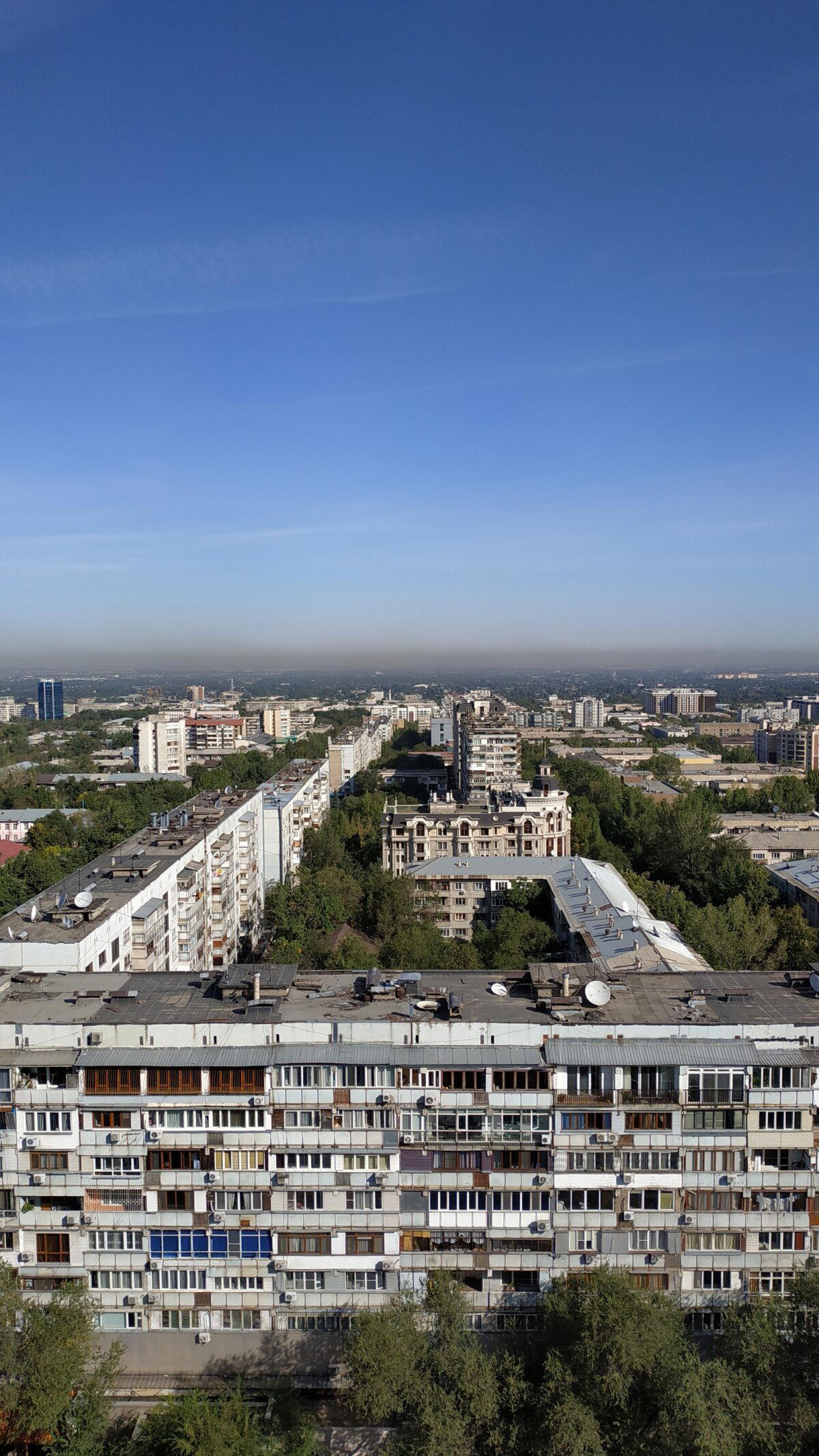 Алматы днем и ночью с одного ракурса. Гостиница Казахстан.