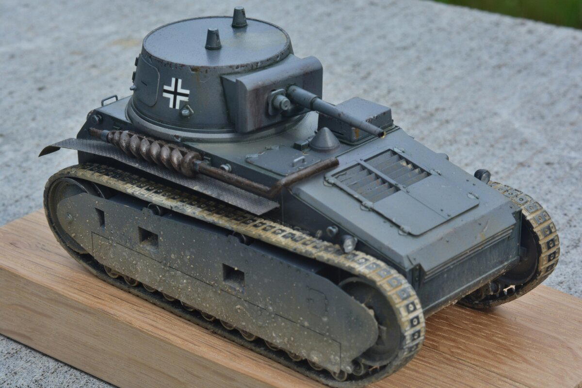 Leichttraktor 1:35 ICM