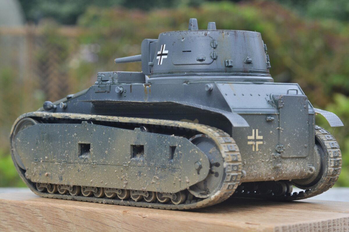 Leichttraktor 1:35 ICM