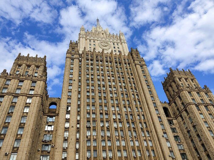 Министерство иностранных дел России впечатляет своими размерами. Подавляет
